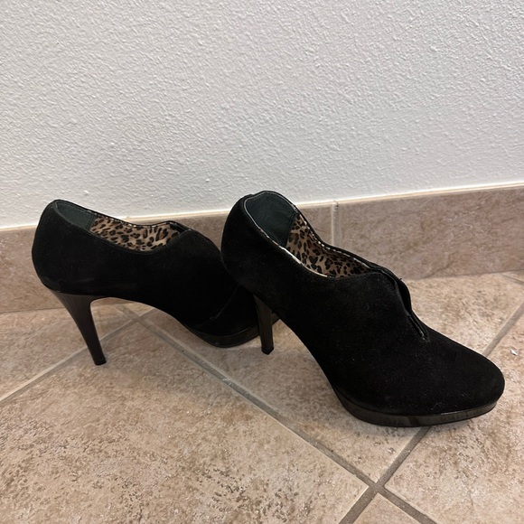 High heel bootie size 7 1/2 - Picture 4 of 6